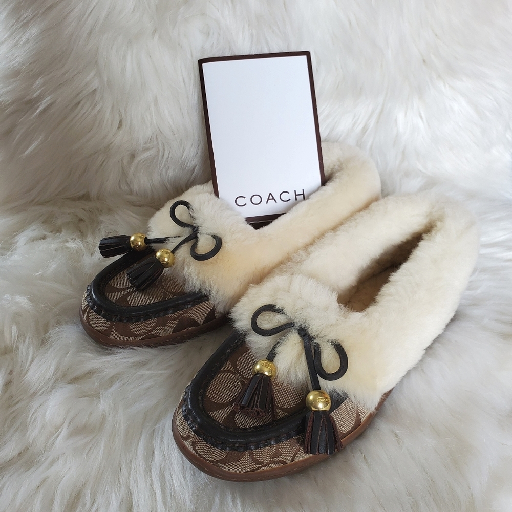 NWT - Coach Fiona Moccasin Size 5.5 (FITS LIKE A 5)